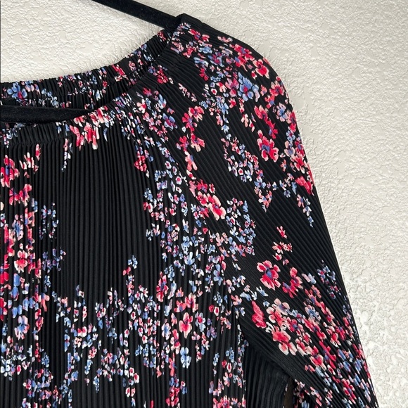 Roz & Ali Black Floral Pleated Boho Casual Flowy 3/4 Sleeve Top Size Large - Picture 2 of 6